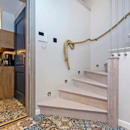 Lighthouse Iii Apartment